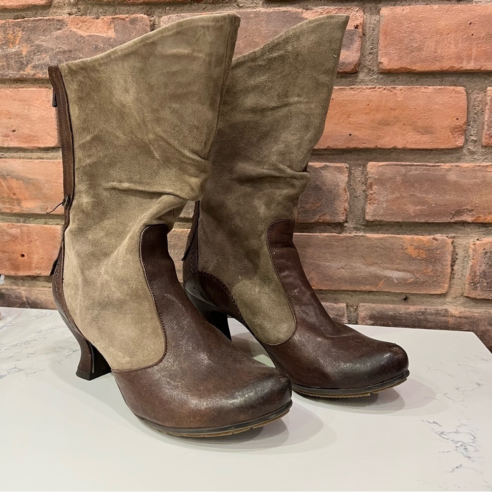 Gold Button suede Boots - Picture 5 of 10